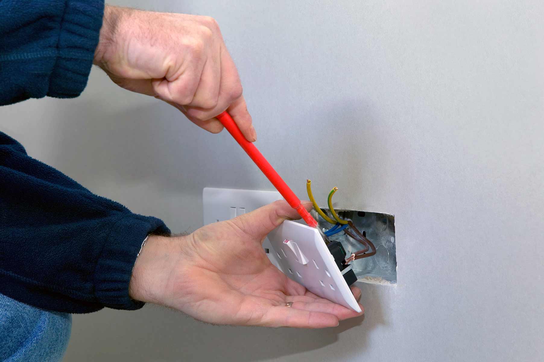 Our electricians can install plug sockets for domestic and commercial proeprties in St Albans and the local area. 